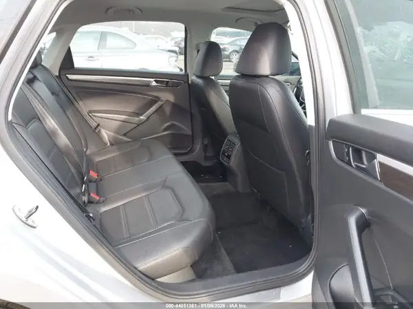 1VWGT7A36HC004424 2017 VOLKSWAGEN PASSAT - Image 8