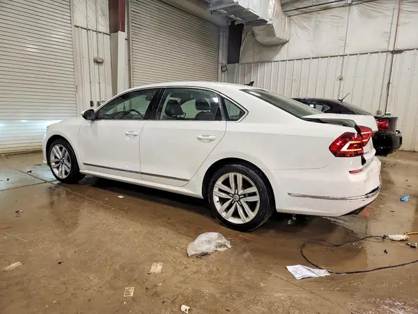 1VWGT7A36HC005461 2017 VOLKSWAGEN PASSAT - Image 2