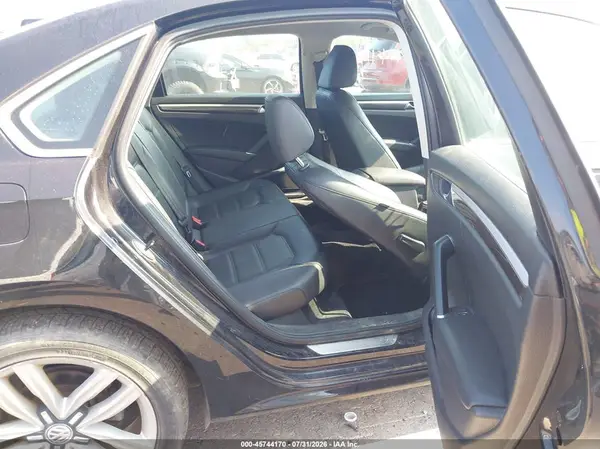 1VWGT7A36HC012815 2017 VOLKSWAGEN PASSAT - Image 8