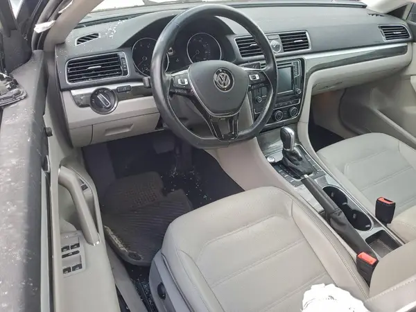 1VWGT7A36HC025421 2017 VOLKSWAGEN PASSAT - Image 8