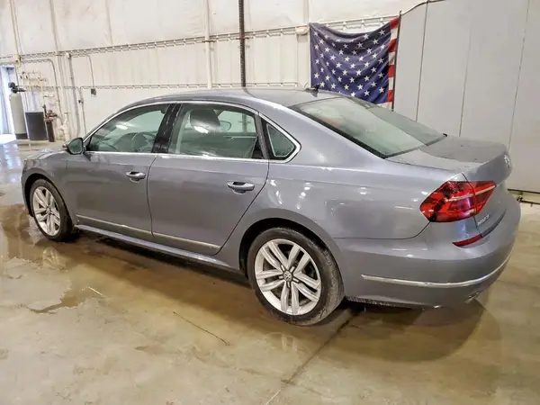 1VWGT7A36HC033969 2017 VOLKSWAGEN PASSAT - Image 2