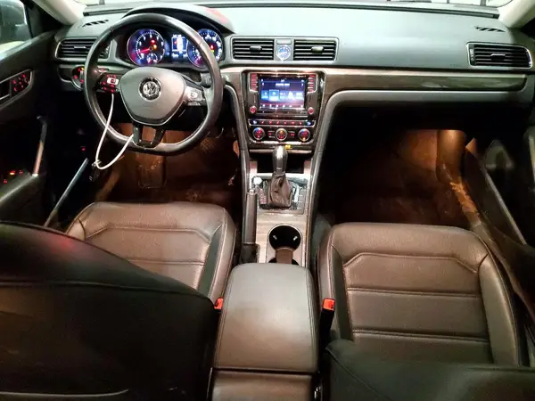1VWGT7A36HC033969 2017 VOLKSWAGEN PASSAT - Image 8