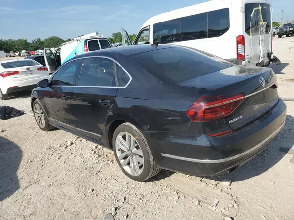 1VWGT7A36HC037715 2017 VOLKSWAGEN PASSAT - Image 2