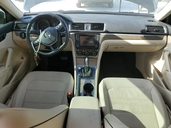 1VWGT7A36HC037715 2017 VOLKSWAGEN PASSAT - Image 8