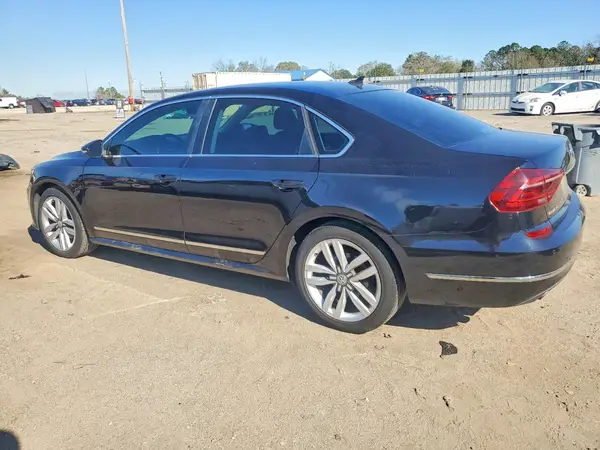 1VWGT7A36HC043319 2017 VOLKSWAGEN PASSAT - Image 2