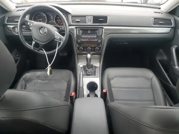 1VWGT7A36HC045636 2017 VOLKSWAGEN PASSAT - Image 8