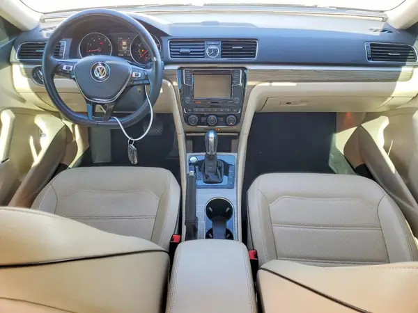 1VWGT7A36HC048990 2017 VOLKSWAGEN PASSAT - Image 8