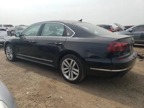1VWGT7A36HC063392 2017 VOLKSWAGEN PASSAT - Image 2