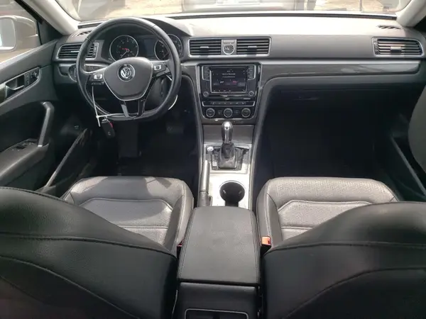 1VWGT7A36HC063392 2017 VOLKSWAGEN PASSAT - Image 8