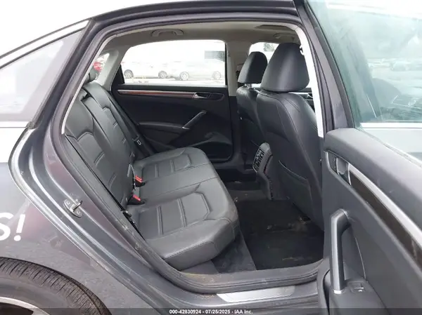 1VWGT7A36HC063747 2017 VOLKSWAGEN PASSAT - Image 8