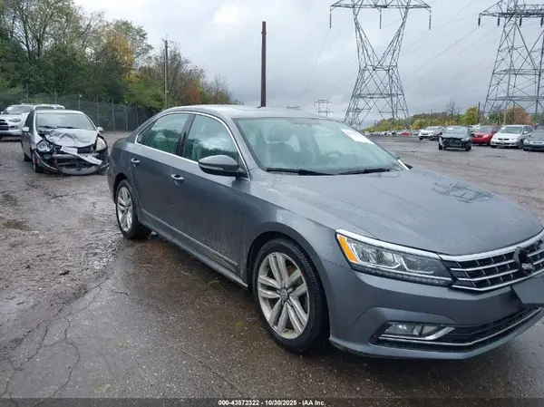 1VWGT7A36HC067300 2017 VOLKSWAGEN PASSAT - Image 1