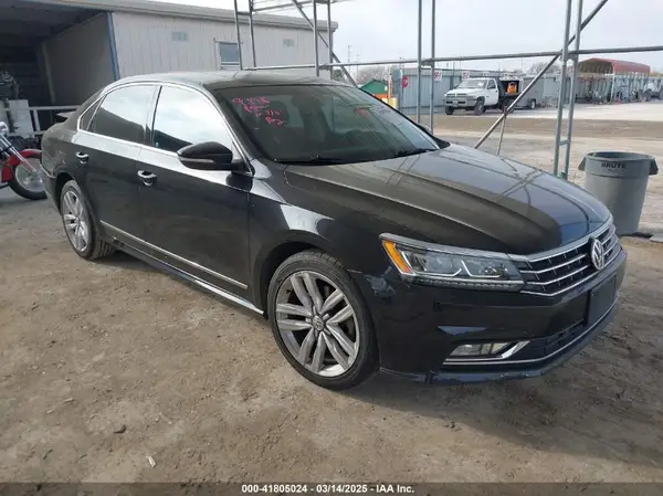 1VWGT7A36HC074702 2017 VOLKSWAGEN PASSAT - Image 1