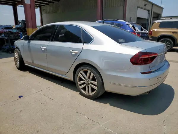 1VWGT7A36HC077812 2017 VOLKSWAGEN PASSAT - Image 2