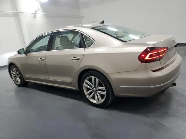 1VWGT7A36HC081407 2017 VOLKSWAGEN PASSAT - Image 2