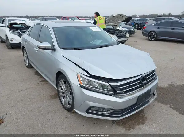 1VWGT7A37HC003928 2017 VOLKSWAGEN PASSAT - Image 1