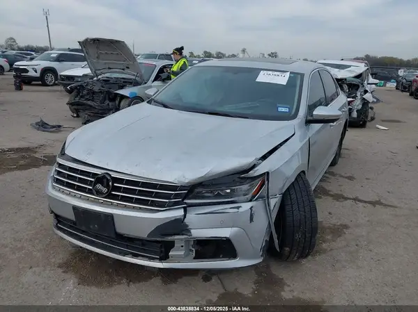 1VWGT7A37HC003928 2017 VOLKSWAGEN PASSAT - Image 2