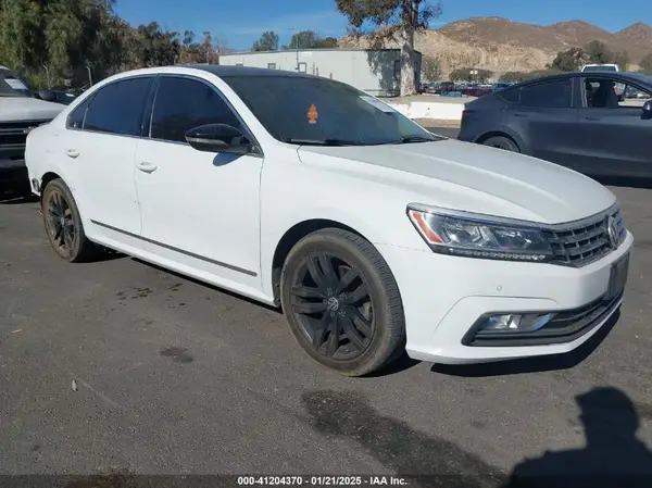 1VWGT7A37HC008840 2017 VOLKSWAGEN PASSAT - Image 1