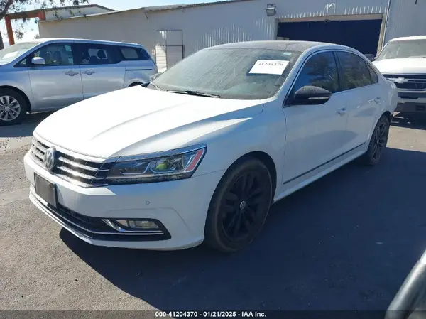 1VWGT7A37HC008840 2017 VOLKSWAGEN PASSAT - Image 2