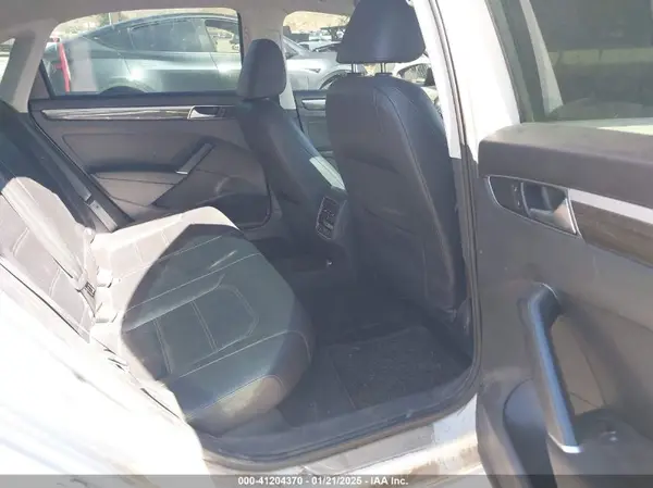 1VWGT7A37HC008840 2017 VOLKSWAGEN PASSAT - Image 8