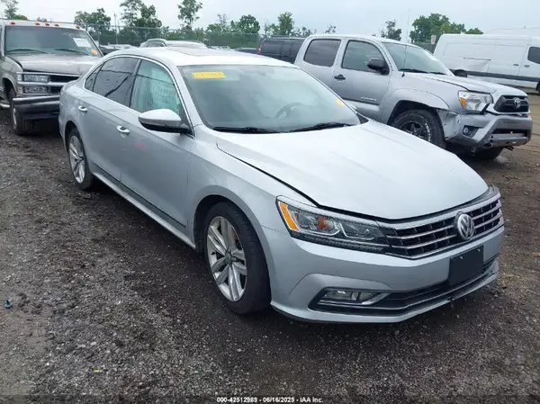 1VWGT7A37HC011964 2017 VOLKSWAGEN PASSAT - Image 1
