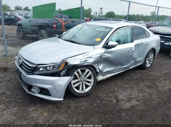 1VWGT7A37HC011964 2017 VOLKSWAGEN PASSAT - Image 2