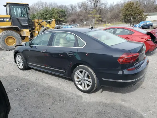 1VWGT7A37HC021507 2017 VOLKSWAGEN PASSAT - Image 2