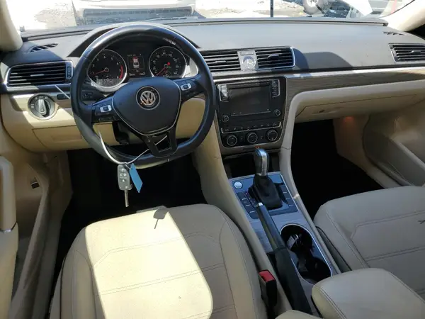1VWGT7A37HC033026 2017 VOLKSWAGEN PASSAT - Image 8