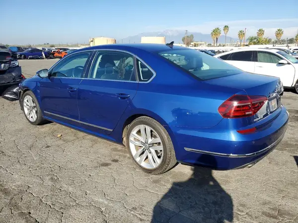 1VWGT7A37HC038971 2017 VOLKSWAGEN PASSAT - Image 2