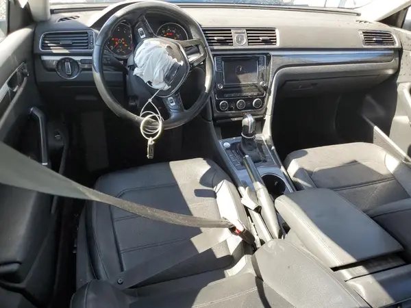 1VWGT7A37HC039070 2017 VOLKSWAGEN PASSAT - Image 8