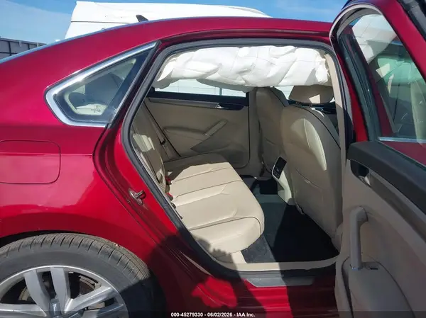 1VWGT7A37HC047959 2017 VOLKSWAGEN PASSAT - Image 8