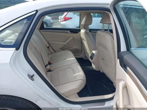 1VWGT7A37HC048464 2017 VOLKSWAGEN PASSAT - Image 8