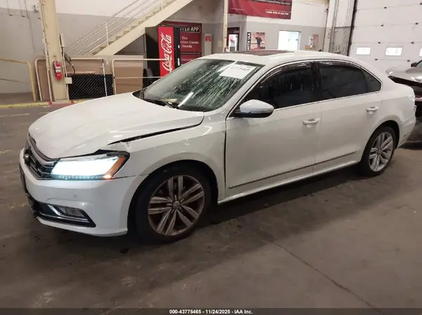 1VWGT7A37HC048772 2017 VOLKSWAGEN PASSAT - Image 2