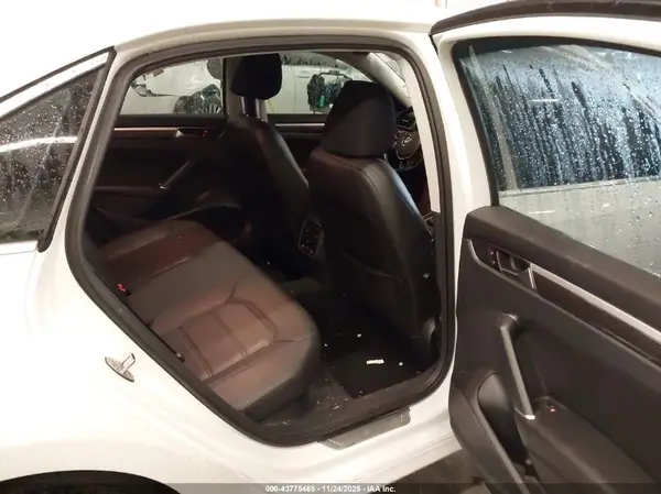 1VWGT7A37HC048772 2017 VOLKSWAGEN PASSAT - Image 8