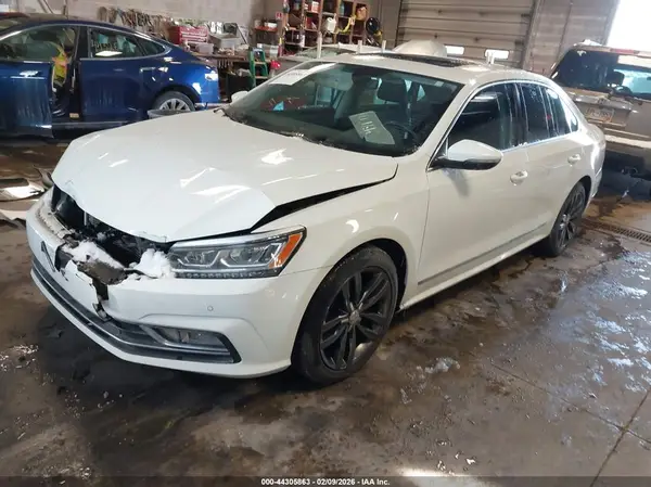 1VWGT7A37HC051719 2017 VOLKSWAGEN PASSAT - Image 2
