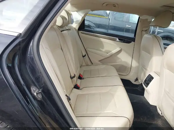 1VWGT7A37HC059058 2017 VOLKSWAGEN PASSAT - Image 8