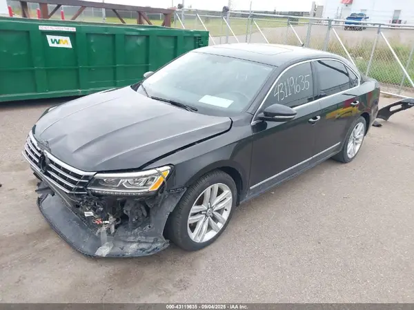 1VWGT7A37HC063658 2017 VOLKSWAGEN PASSAT - Image 2