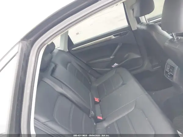 1VWGT7A37HC063658 2017 VOLKSWAGEN PASSAT - Image 8
