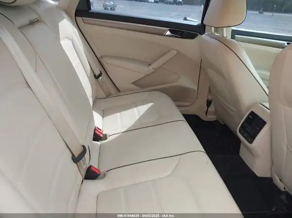 1VWGT7A37HC067306 2017 VOLKSWAGEN PASSAT - Image 8