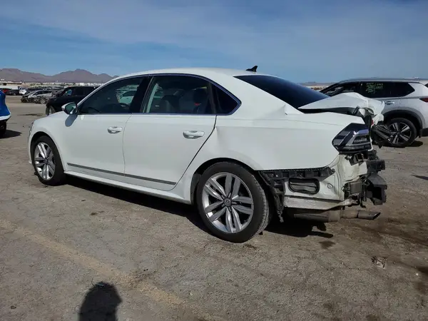 1VWGT7A37HC068634 2017 VOLKSWAGEN PASSAT - Image 2