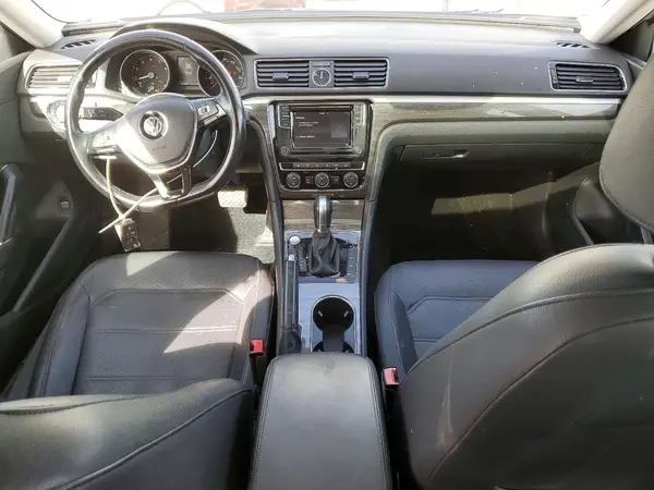 1VWGT7A37HC068634 2017 VOLKSWAGEN PASSAT - Image 8