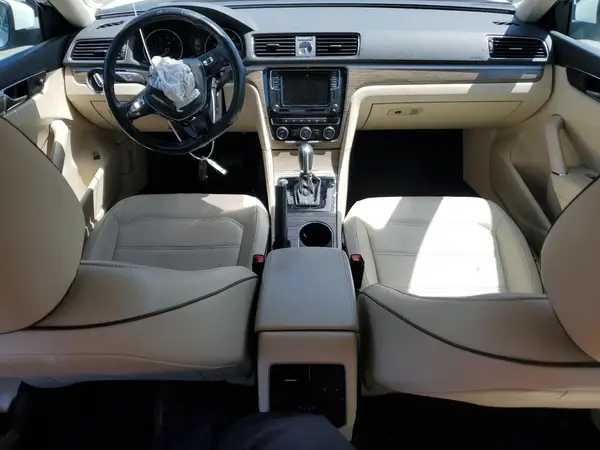 1VWGT7A37HC070609 2017 VOLKSWAGEN PASSAT - Image 8