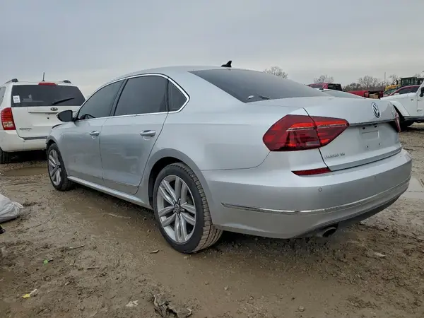 1VWGT7A37HC071548 2017 VOLKSWAGEN PASSAT - Image 2