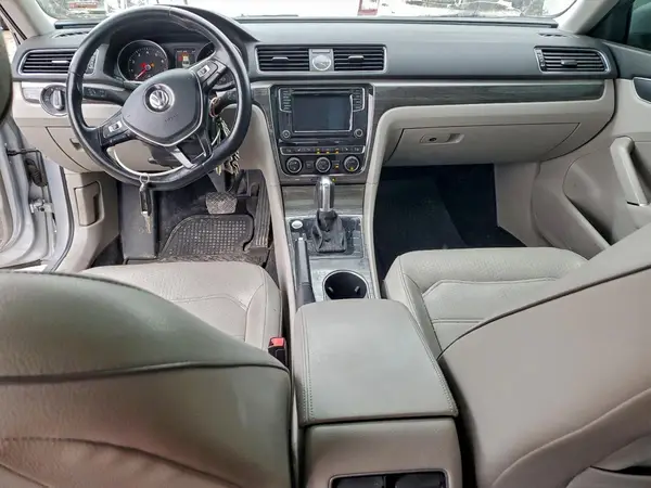 1VWGT7A37HC071548 2017 VOLKSWAGEN PASSAT - Image 8