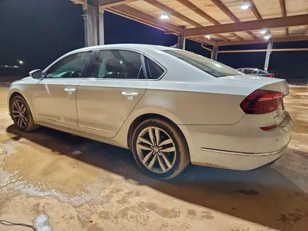 1VWGT7A37HC074739 2017 VOLKSWAGEN PASSAT - Image 2