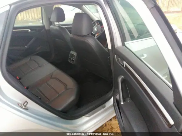 1VWGT7A37HC075454 2017 VOLKSWAGEN PASSAT - Image 8