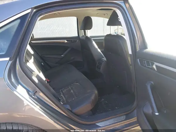 1VWGT7A37HC076426 2017 VOLKSWAGEN PASSAT - Image 8