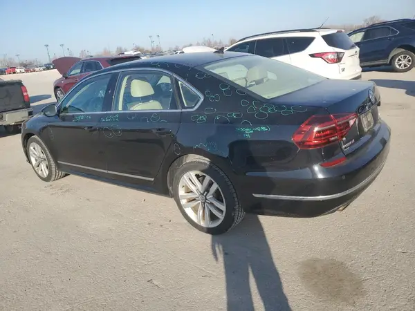 1VWGT7A37HC077656 2017 VOLKSWAGEN PASSAT - Image 2