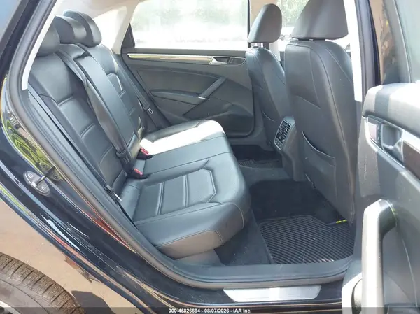 1VWGT7A37HC079990 2017 VOLKSWAGEN PASSAT - Image 8