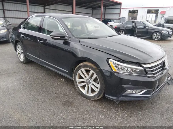 1VWGT7A37HC083005 2017 VOLKSWAGEN PASSAT - Image 1