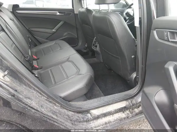 1VWGT7A37HC083005 2017 VOLKSWAGEN PASSAT - Image 8